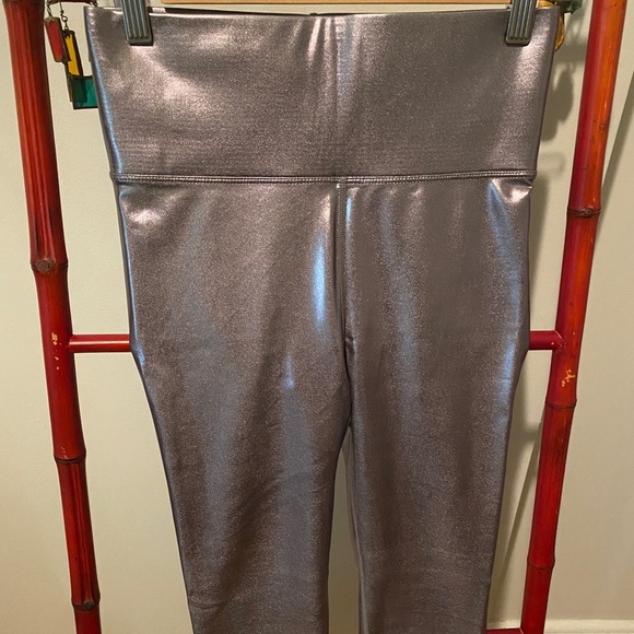 Knix silver leggings - Picture 2 of 4